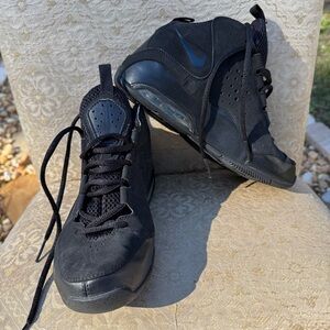 Nike Air Max Wavy "Triple Black" Youth Size 6 Great Condition